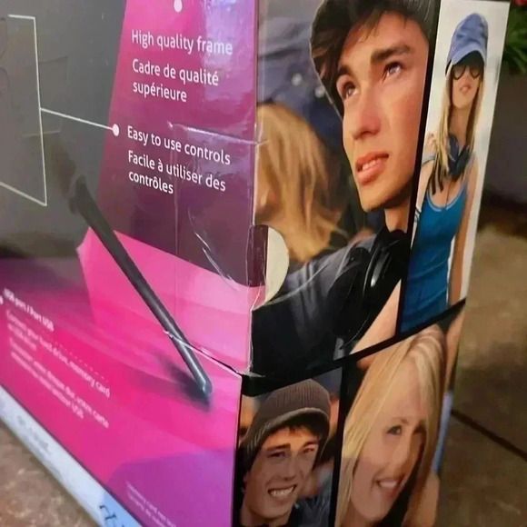 Aluratek 8” Digital Photo Frame - Picture 5 of 7